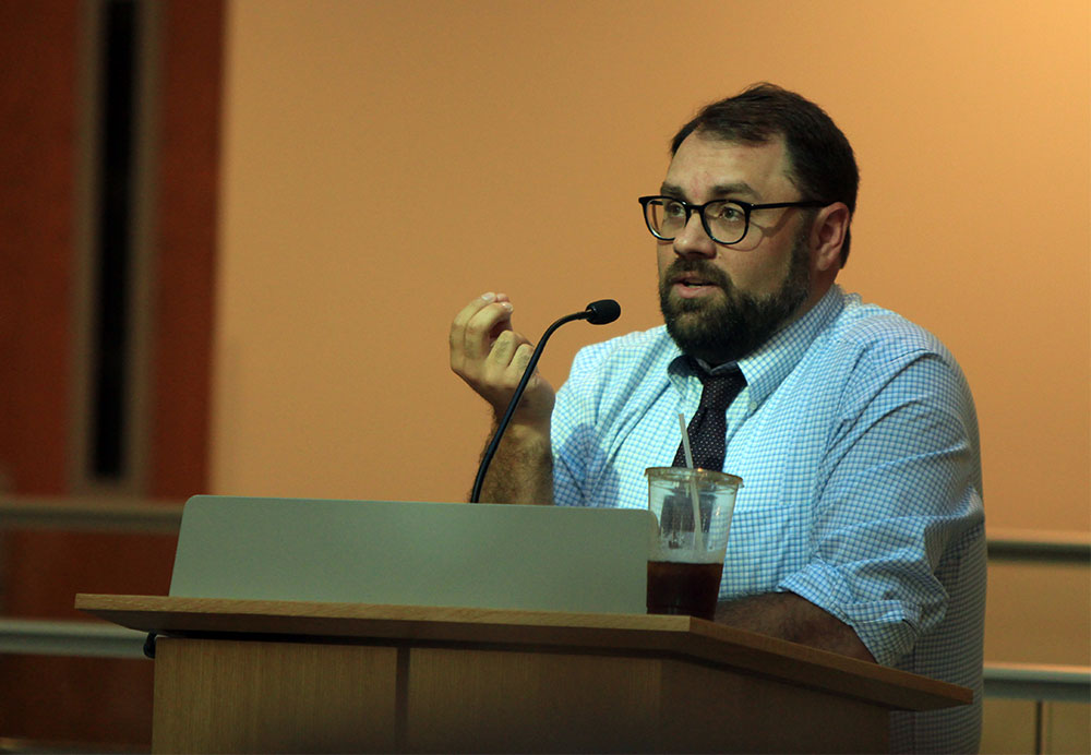Aaron Sharockman, BAJ'03, executive director of Politifact, speaks to the High School Journalism Institute in 2018.